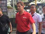 jerry-duane-gray-59-mantan-tentara-as-saat-tiba-di-polres-metro-jakarta-barat.jpg
