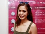 jessica-iskandar-belanja-perhiasan-di-mall-puri-kembangan_20160328_132921.jpg