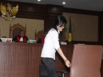 jessica-kumala-wongso-jalani-sidang-tuntutan_20161005_203407.jpg