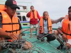 jimmy-sidauruk-cari-adiknya-korban-km-sinar-bangun_20180624_144144.jpg
