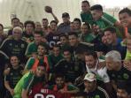 jj-watt-n-timnas-meksiko_20160614_161605.jpg
