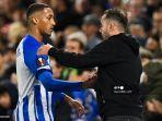 joao-pedro-diberi-ucapan-selamat-oleh-pelatih-kepala-brighton.jpg
