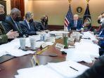 joe-biden-rapat-dengan-petingvv.jpg