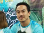 joe-taslim-saat-ditemui-di-acara-penandatanganan-buku-surat-kecil-untuk-tuhan_20170630_175814.jpg