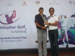 john-catlin-menikmati-kemenangan-pertamanya-di-combiphar-golf-invitational_20161126_204143.jpg