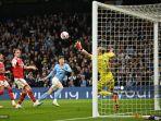 john-stones-tengah-mencetak-gol.jpg