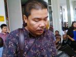 johnson-panjaitan-nunduk_20150818_113504.jpg