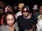 joice-warouw-jalani-pemeriksaan-polda-metro_20170708_003350.jpg