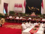 joko-widodo-buka-bersama-di-istana.jpg