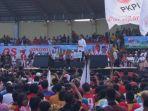 joko-widodo-saat-kampanye-terbuka-di-stadion-maulana-yussuf-3.jpg