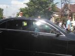 jokowi-bagi-sembako_20180617_154849.jpg