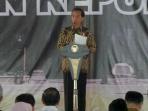 jokowi-bagikan-sertifikat-tanah_20161016_113606.jpg