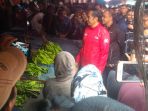 jokowi-beli-tempe-hingga-petai_20181104_094312.jpg