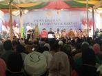 jokowi-berbicara-dengan-seorang-ibu-rumah-tangga-di-bireuen.jpg