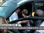 jokowi-berbincang-dengan-seorang-anak-korban-gempa-palu_20181003_171300.jpg
