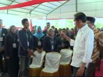 jokowi-bersilaturahmi-dengan-mahasiswa-universitas-teknologi-sumbawa_20180731_073137.jpg