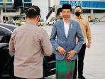 jokowi-bertolak-ke-kaltim-pakai-kain-sarung.jpg