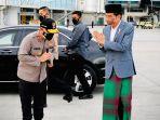 jokowi-bertolak-ke-kaltim-pakai-kain-sarung_1.jpg