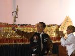 jokowi-buka-pagelaran-wayang-kulit-di-istana-merdeka_20190802_224829.jpg