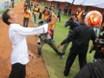 jokowi-buka-turnamen-piala-presiden-2017_20170204_190726.jpg