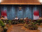 jokowi-dalam-sidang-kabinet-paripurna-perdana-di-istana-kepresidenan-ikn.jpg