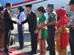 jokowi-dan-iriana-tiba-di-bandung_20180727_105612.jpg
