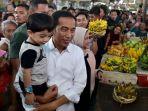 jokowi-dan-jan-ethes-di-pasar.jpg