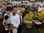 jokowi-dan-jan-ethes-saat-berbelanja-di-pasar-gede.jpg