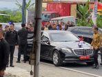 jokowi-dan-prabowo-turun-dari-sat.jpg