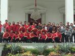 jokowi-dan-timnas-u-22-di-istana-merdeka.jpg