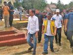 jokowi-di-anyer-cek-lokasi-tsunami.jpg