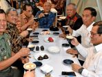 jokowi-di-sejiwa-coffee-di-jalan-progo-kota-bandung_20171206_135001.jpg