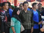 jokowi-diserbu-ibu-ibu_20180311_062138.jpg