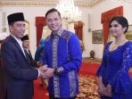 jokowi-gelar-open-house-di-istana-merdeka_20170625_235651.jpg