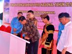 jokowi-hadiri-hari-pers-nasional-di-padang_20180209_162307.jpg