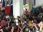 jokowi-in-pasar-sentral.jpg