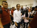 jokowi-isi-akhir-pekan-dengan-jalan-jalan-pakai-mrt_20190420_204632.jpg