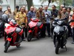jokowi-jajal-motor-listrik-nasional-gesits_20181107_191947.jpg