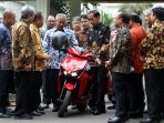 jokowi-jajal-motor-listrik-nasional-gesits_20181107_192051.jpg