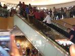 jokowi-jalan-jalan-ke-mall-gi.jpg