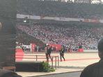 jokowi-jalan-kaki-di-gbk.jpg