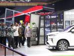 jokowi-ke-booth-toyota.jpg