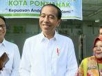 jokowi-ketawa-soal-jadi-ketum-golkar.jpg