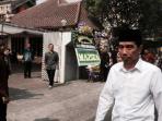 jokowi-melayat-nenek_20151024_114805.jpg