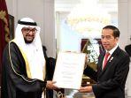 jokowi-menerima-penghargaan-perdamaian-internasional-imam-hasan.jpg
