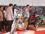 jokowi-meninjau-pameran-otomotif-iims-2018_20180419_180138.jpg