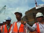 jokowi-meninjau-pt-anggrek-hitam-salah-satu-industri-galangan-kapal_20150813_144030.jpg
