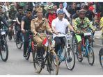 jokowi-menyapa-warga-bandung-sambil-menggowes-sepeda.jpg