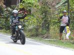 jokowi-naik-motor-di-sumut.jpg