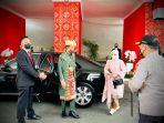 jokowi-pakai-baju-adat-paksian-dari-bangka-belitung.jpg